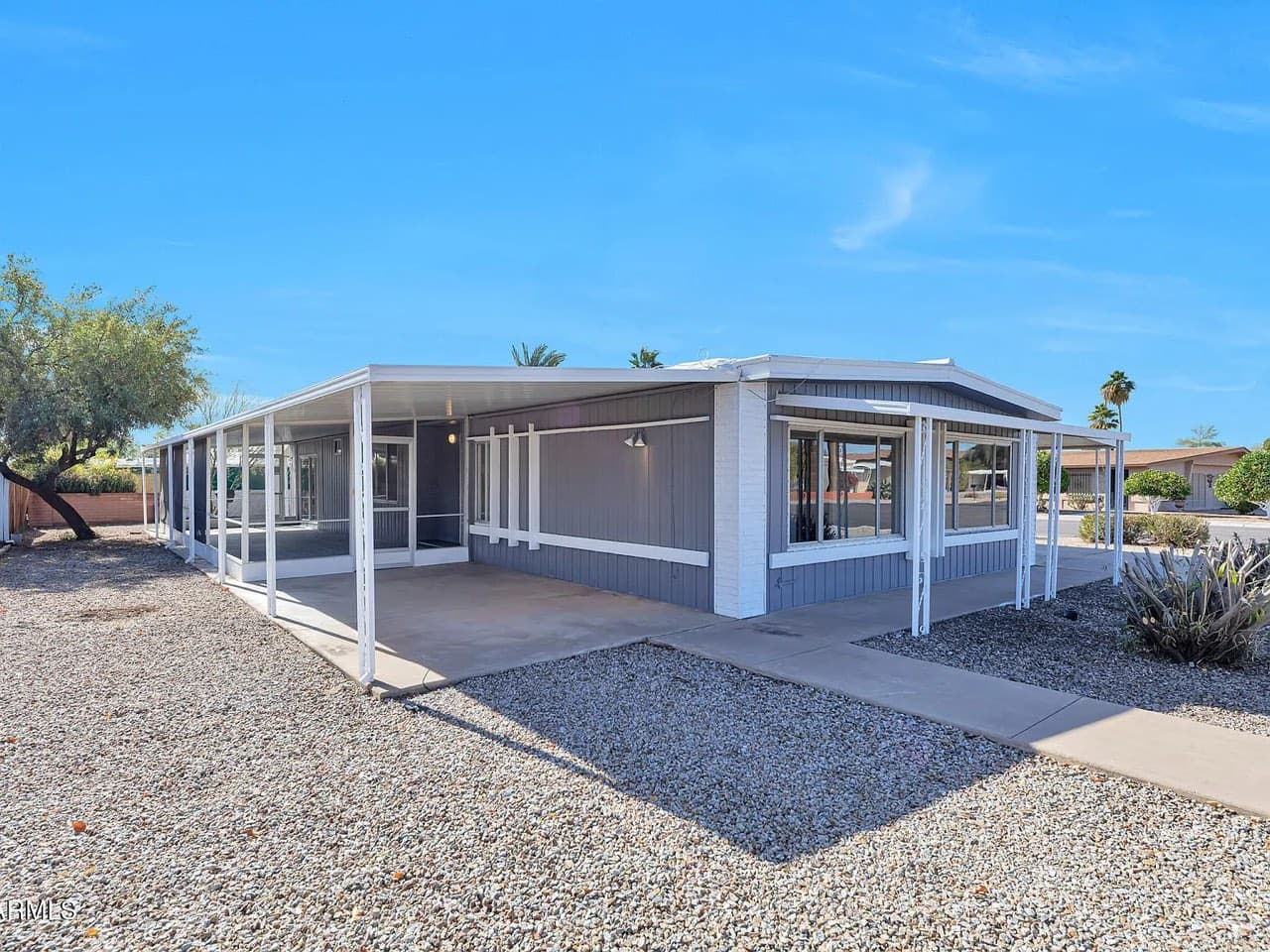 Ethel's pre-1976 Mesa, AZ manufactured home after We Buy Mobile Homes Arizona renovated it