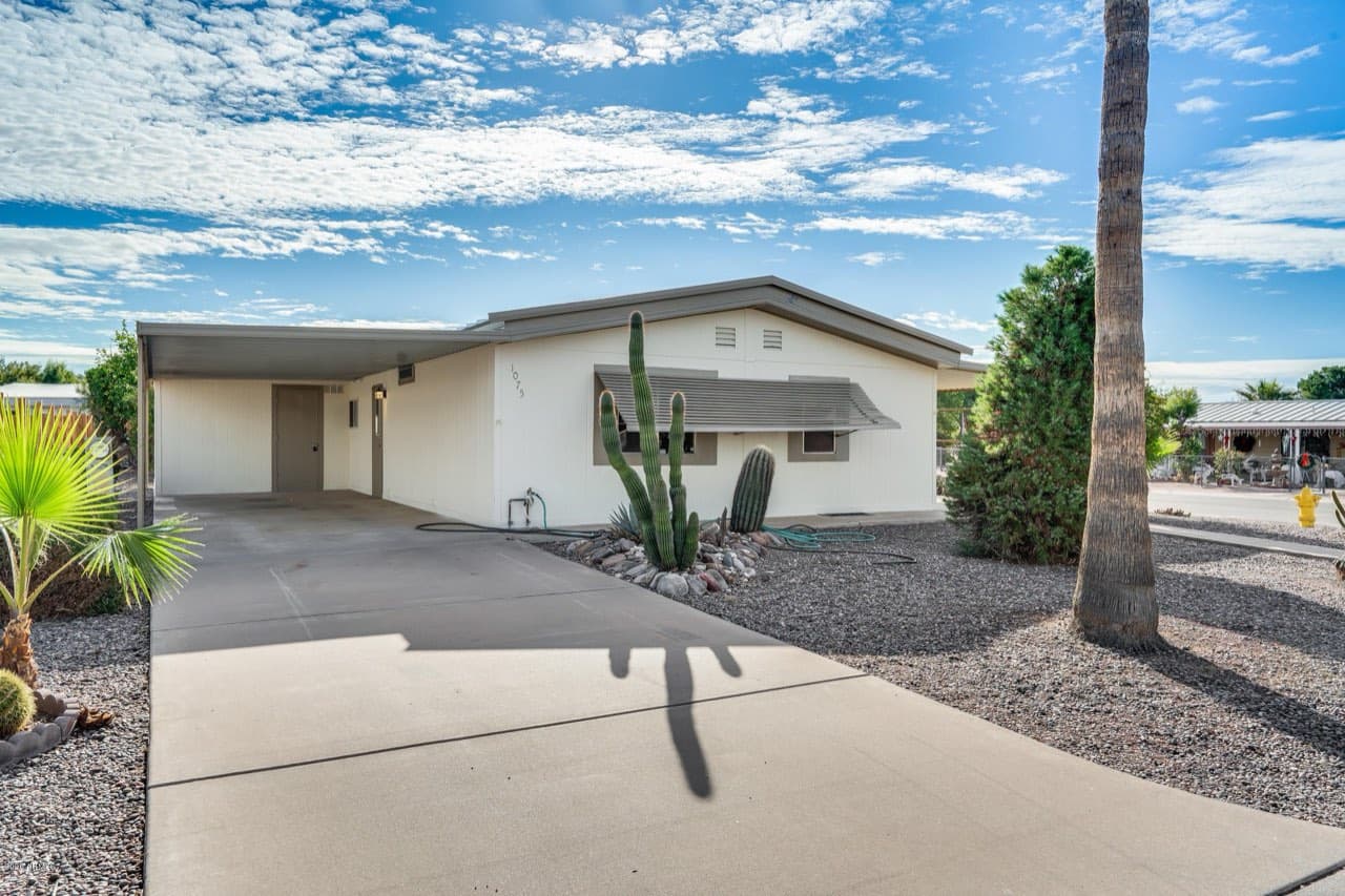 The same Mesa, AZ 85208 manufactured home after We Buy Mobile Homes Arizona renovated it